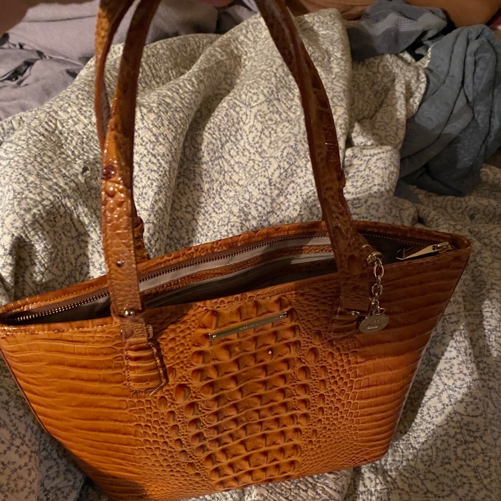 Beautiful Brahmin tote w/ wallet.  gold hardware.